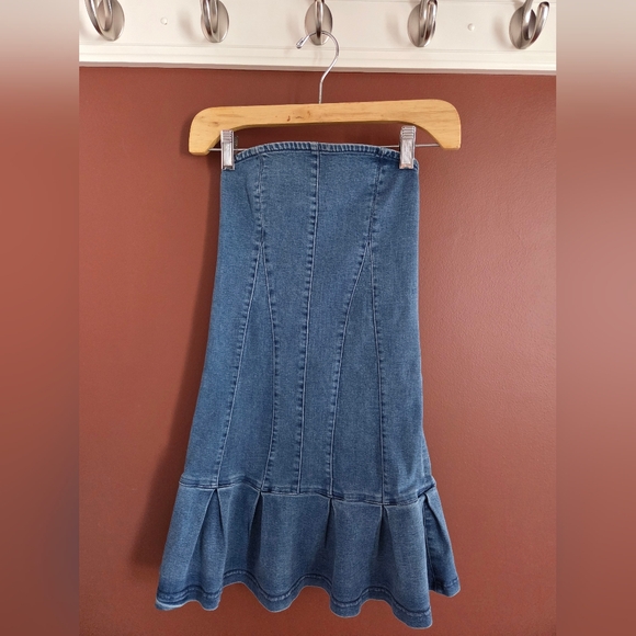 BDG Asymmetrical One-Shoulder Top S + Urban Outfitters Denim Strapless Dress M - Picture 3 of 9